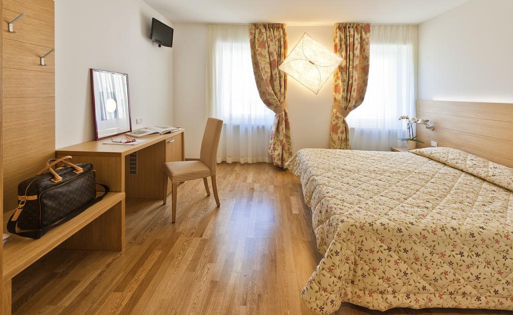 Hotel Romanda Levico Terme Eksteriør billede